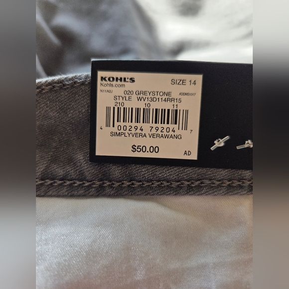 NWT! Vera Wang Women's Gray Jeans - Picture 5 of 6